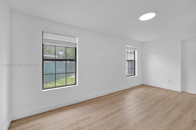 Building Photo - 5096 SW 28th Terrace