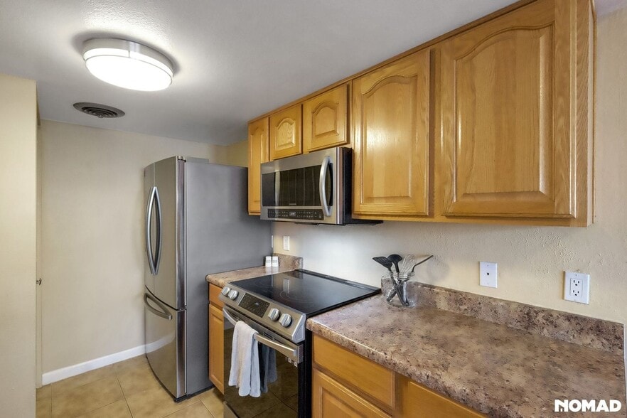 Building Photo - 1049 N Granite Reef Rd