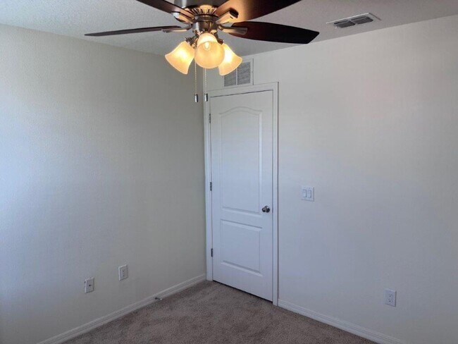 Building Photo - 4812 Riverwalk Dr