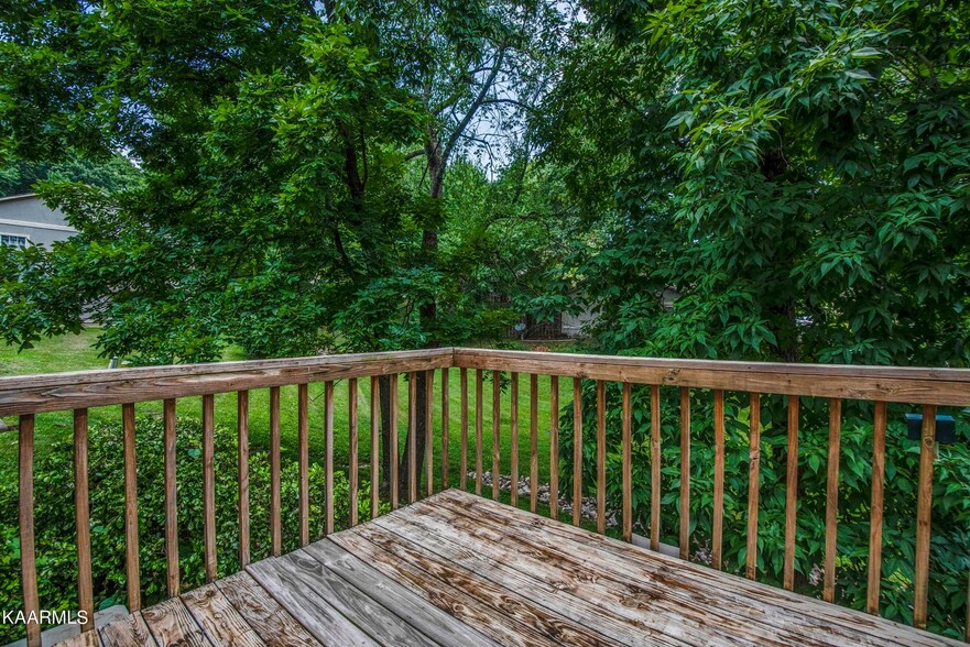 Building Photo - 1728 Stone Hedge Dr