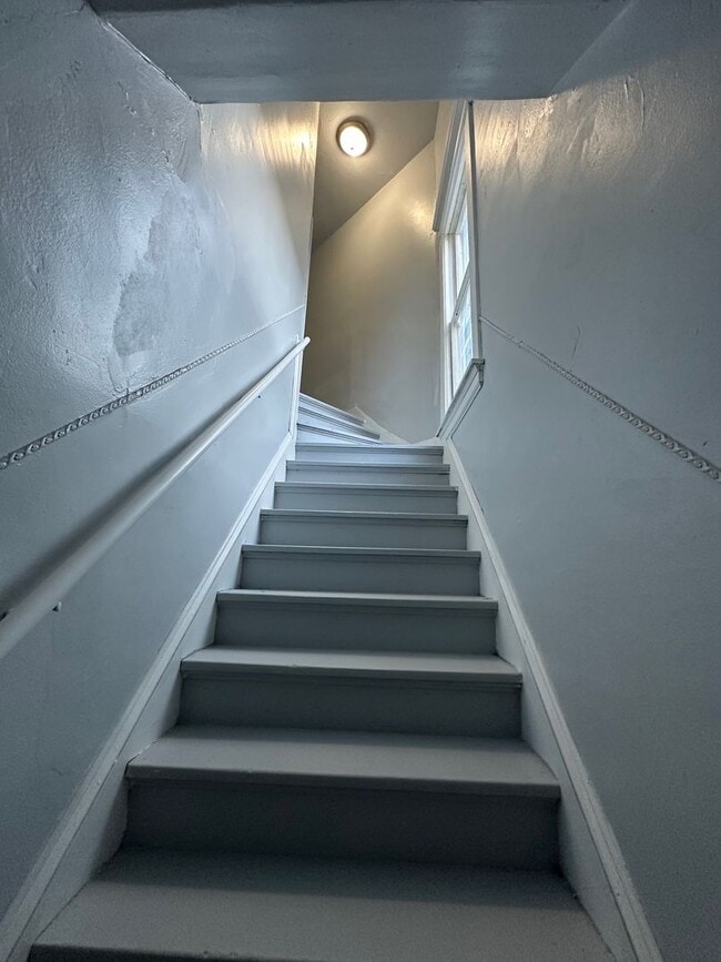 Building Photo - Walnut