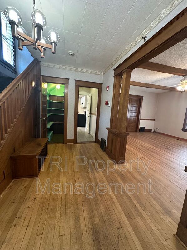 Building Photo - 1605 11th Ave