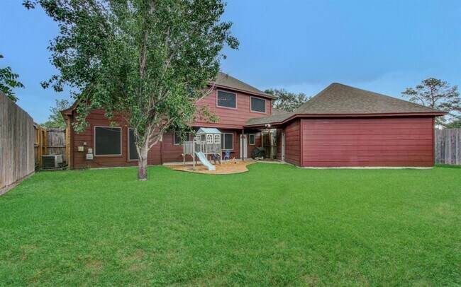 Building Photo - 5339 Holly View Dr