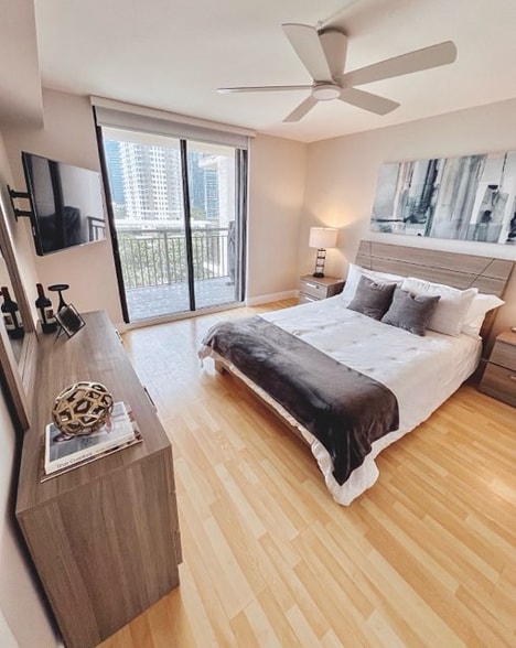 Building Photo - 540 Brickell Key Dr