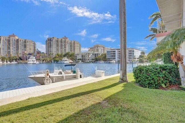 Building Photo - 2760 Yacht Club Blvd