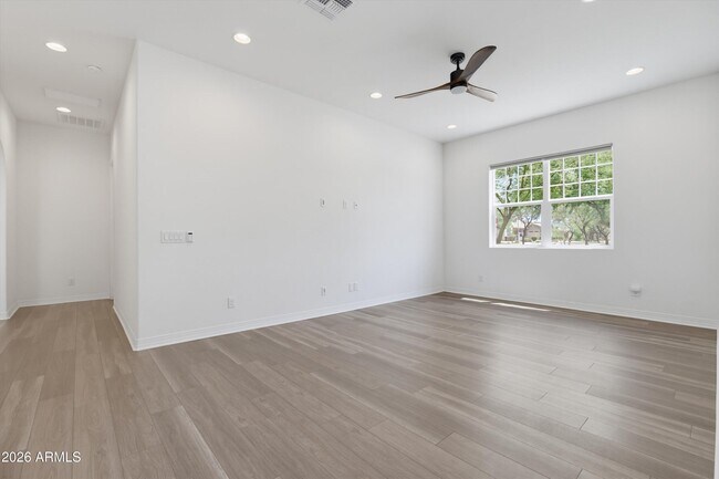 Building Photo - 2024 W Andalusian Trail