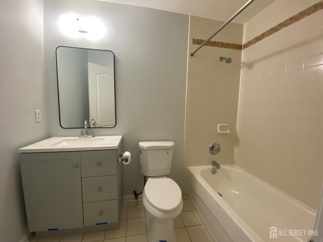 Building Photo - 120 Briarwood Dr