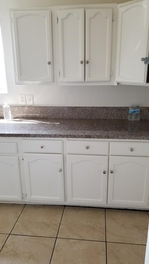 Building Photo - 10616 S Central Ave