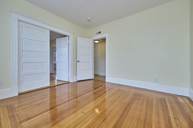 Building Photo - 44 Park St