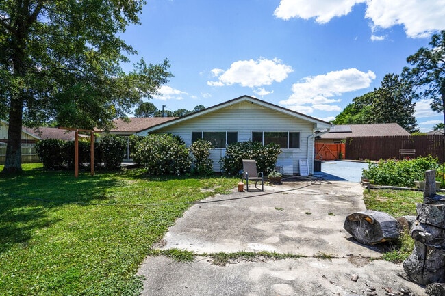 Building Photo - 601 Ironwood Dr