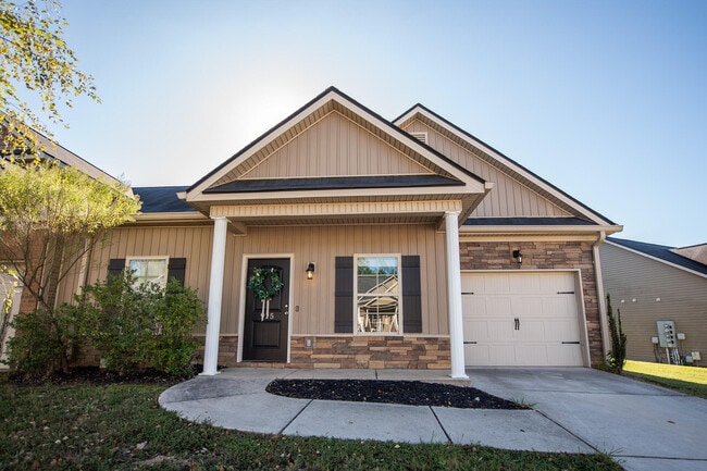 Primary Photo - 915 Erika Ln