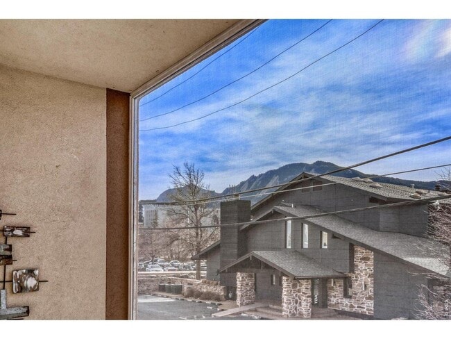 Building Photo - 2 Bed 2 Bath Condo In the Heart of Downtown Boulder!