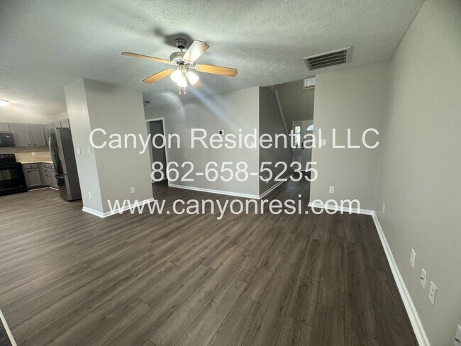 Building Photo - Spacious 3-Bedroom Home for Rent in Raeford
