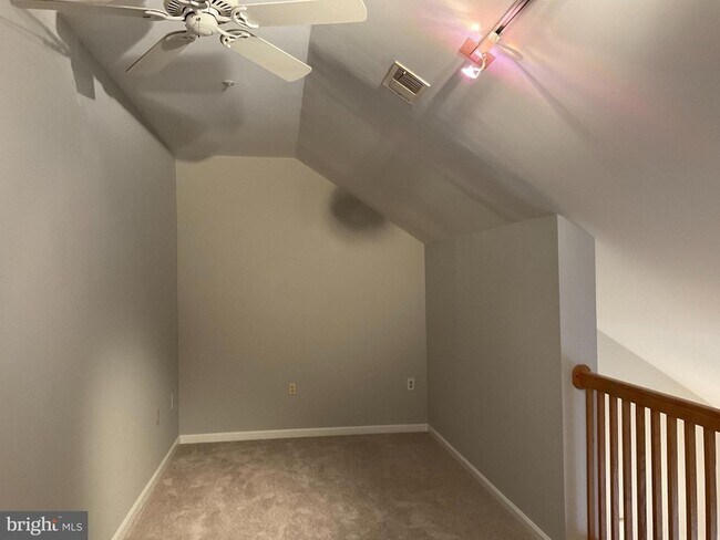Building Photo - 9808 Lake Point Ct