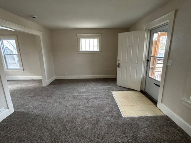 Building Photo - 518 Lake Ave