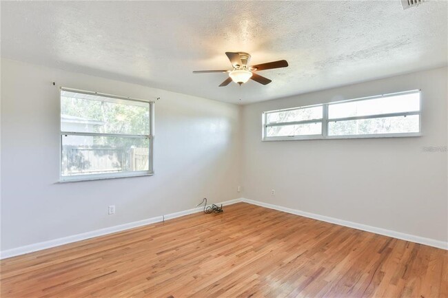 Building Photo - 1828 SE Lake Weir Ave