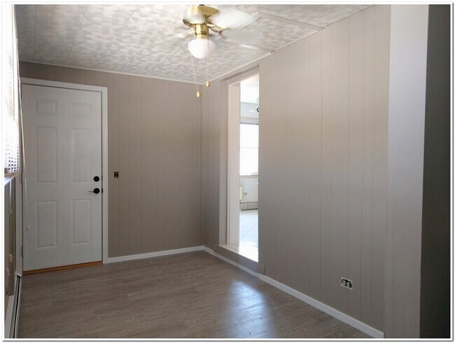 Building Photo - 8406 W Berwyn Ave