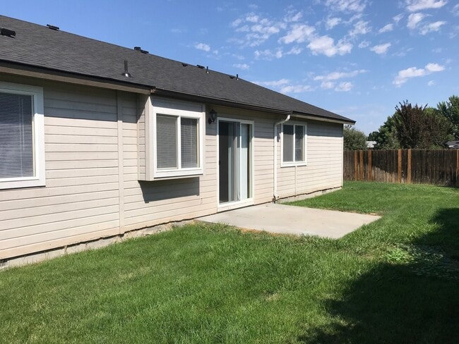 Building Photo - 2800 Fayette~Close to Park, Split Bedroom ...