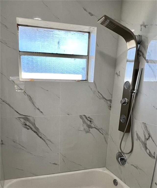 Building Photo - 1975 NE 135th St