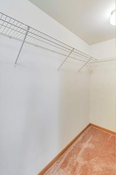 Building Photo - 16600 Liberty Cir