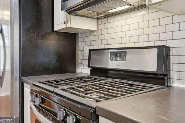 Building Photo - 1840 Camellia Dr