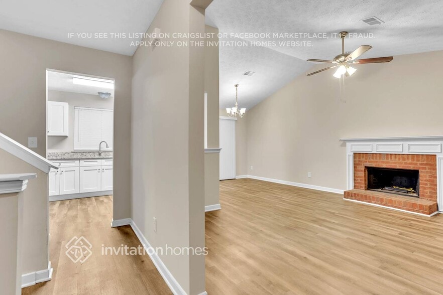 Building Photo - 3728 Adamsville Dr SW