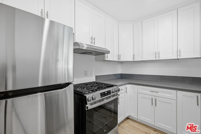 Building Photo - 4916 Hazeltine Ave