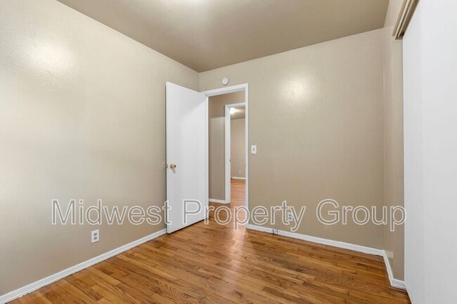 Building Photo - 1364 Farmview Ave