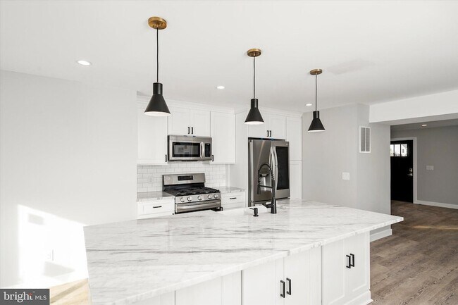 Building Photo - 92 Pennwood Dr
