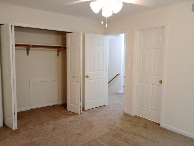 Building Photo - 702 Upland Creek Rd