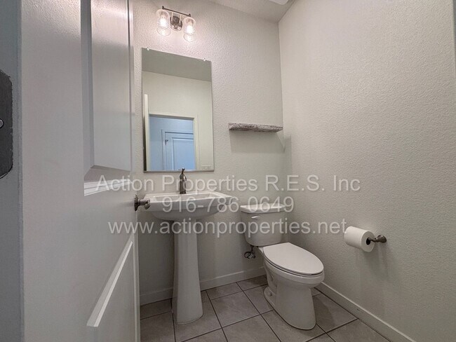 Building Photo - West Roseville - Gorgeous 3 Bed, 2.5 Bath Home - Close to Parks, Shopping, and Top Rated Schools!