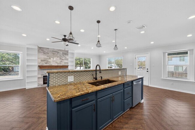 Building Photo - 1201 Dillon Lake Bend