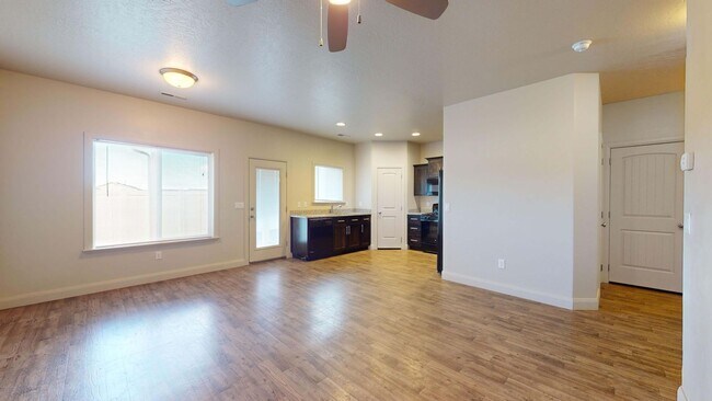 Building Photo - 3 Bedroom Cedar Bend Townhome