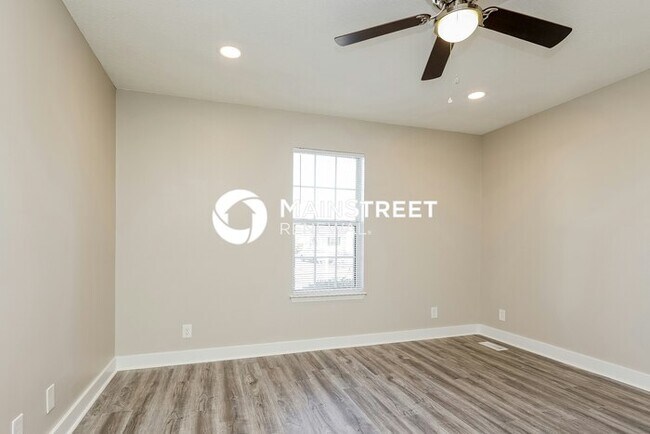 Building Photo - 3 Bedroom Pet-Friendly Home in MURFREESBOR...