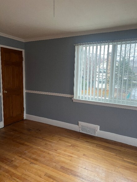 Building Photo - 70 Clifford St