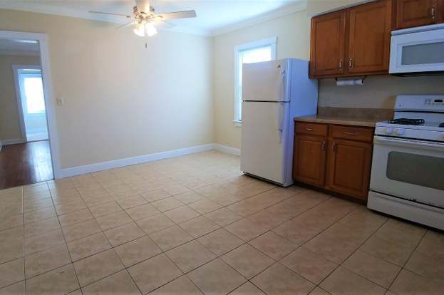 Building Photo - 415 Greenbriar Dr