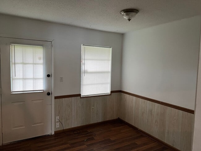 Building Photo - 172 Cherokee Cir