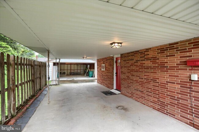 Building Photo - 83 Hillside Cir