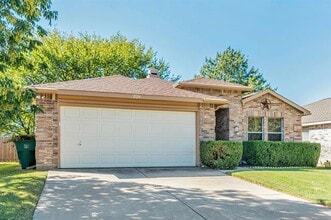 Building Photo - 2124 Blanco Ln