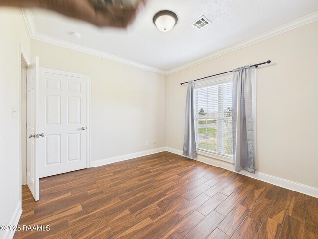 Building Photo - 1013 Gleaux Dr