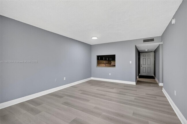 Building Photo - 10000 NW 80th Ct