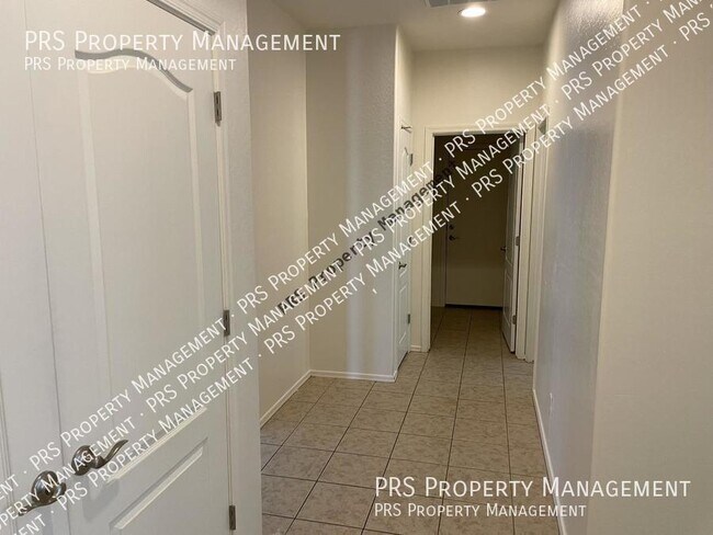 Building Photo - 3321 E Wisteria Pl