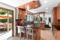 Building Photo - 6 Strathmore Ct