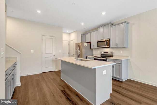 Building Photo - 2508 Neabsco Common Pl