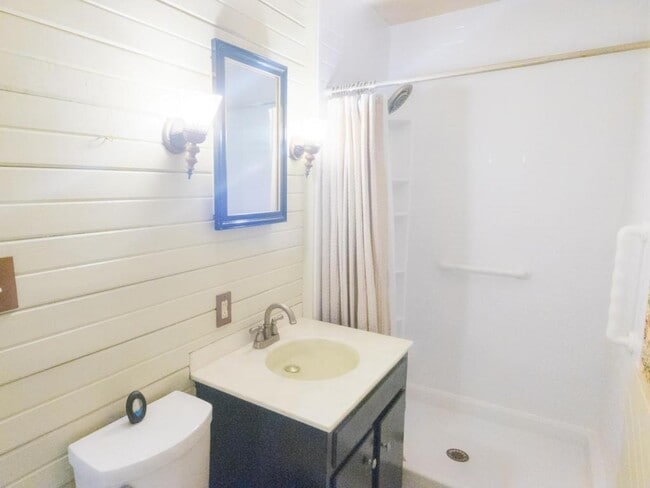 Building Photo - 122 Maxwell Dr