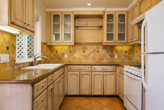 Kitchen - 1821 Chino St