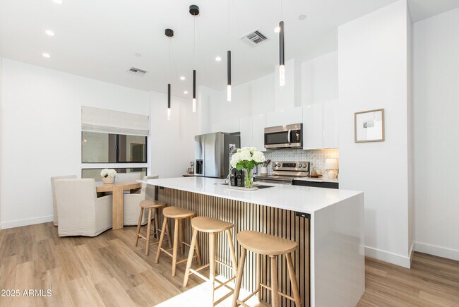 Building Photo - 4220 N 32nd St