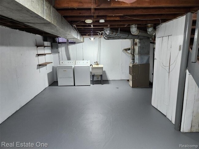 Building Photo - 8741 W Nine Mile Rd