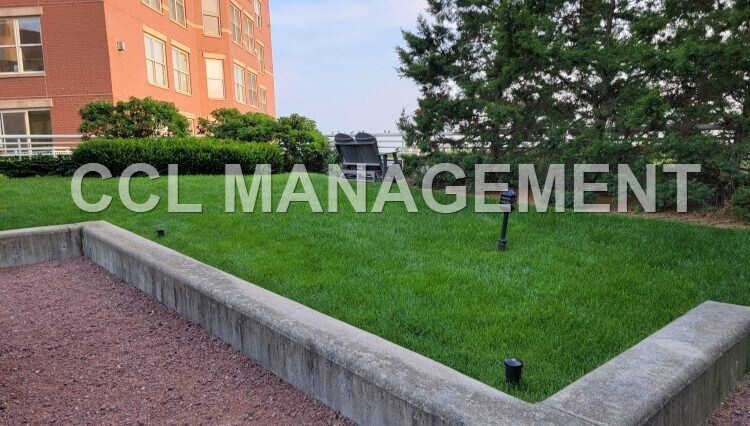 Building Photo - 333 W Mifflin St