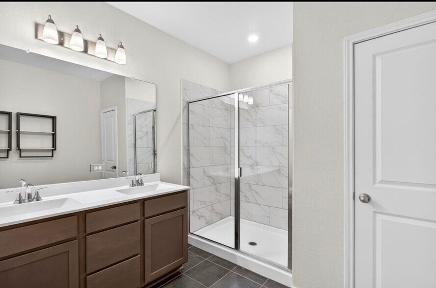 Building Photo - 223 W Granite Shrs Dr